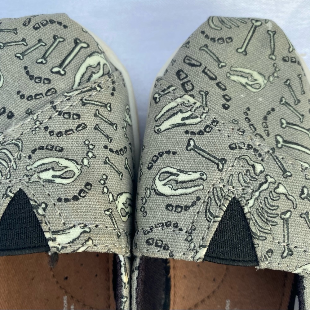 Toms - Picture 3 of 8